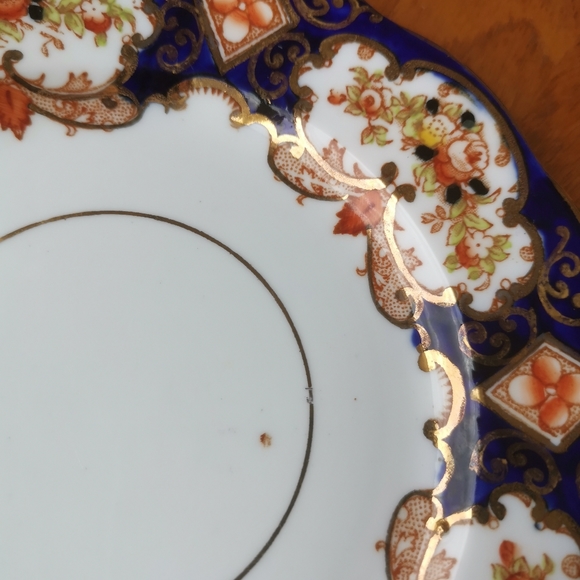 Royal Albert Heirloom Pattern Salad/Bread/Cake Plate - Picture 2 of 4
